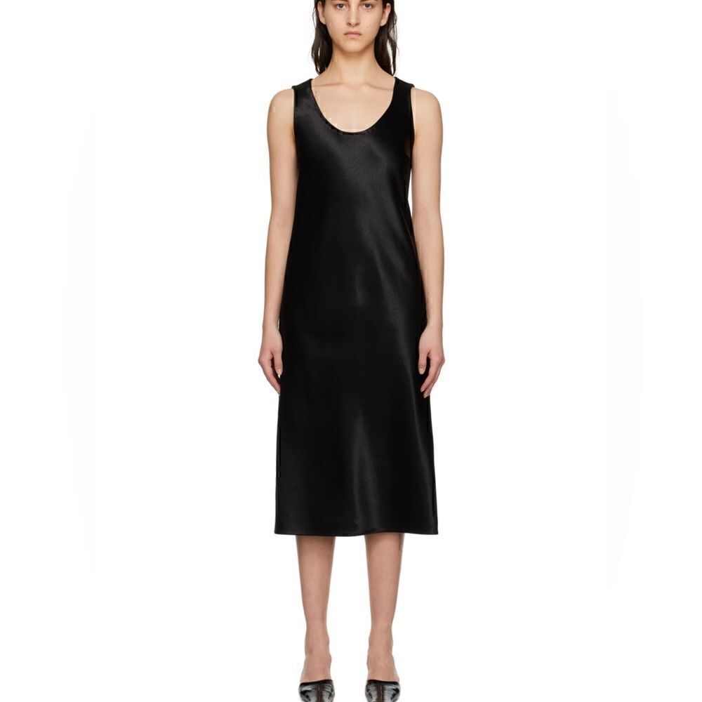 THEORY
Black Scoop Neck Midi Dress